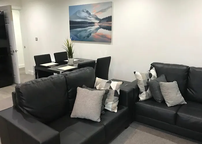Modern 2Br With Balcony Flat In Langset Road
